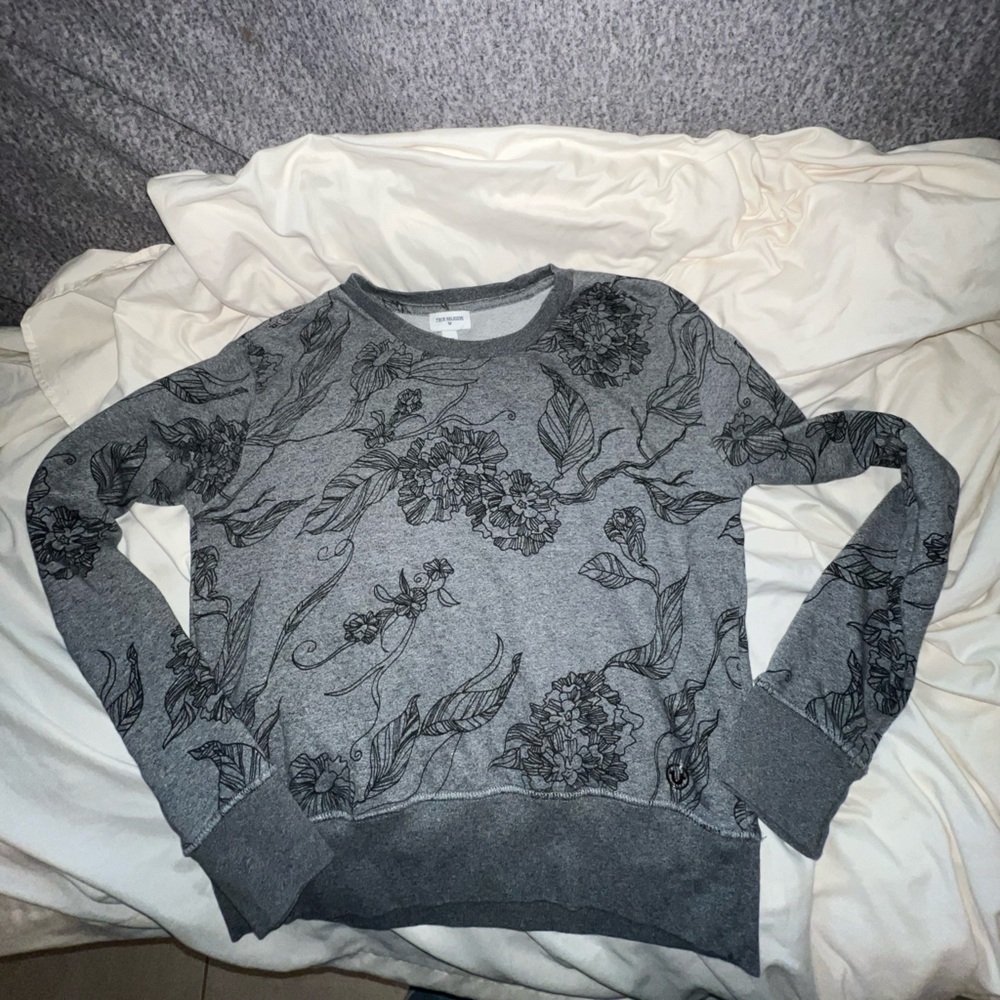 True religion pullover sweater size Medium gray floral pattern women’s